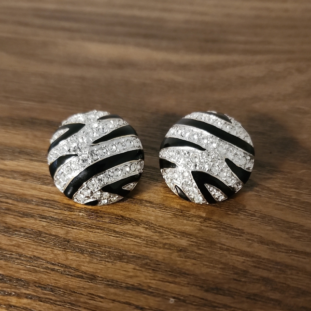 Vintage Carol Lee Black and Silver Earrings